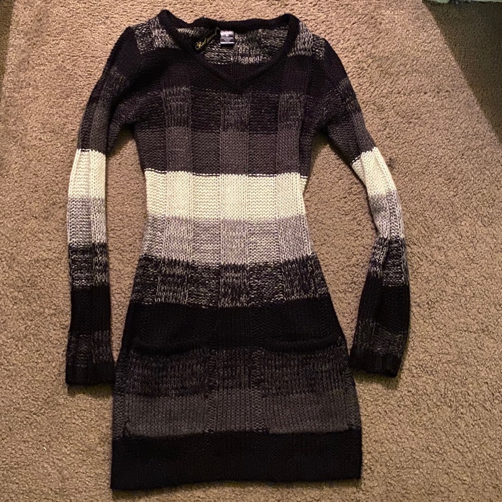 Cute medium size dress :)